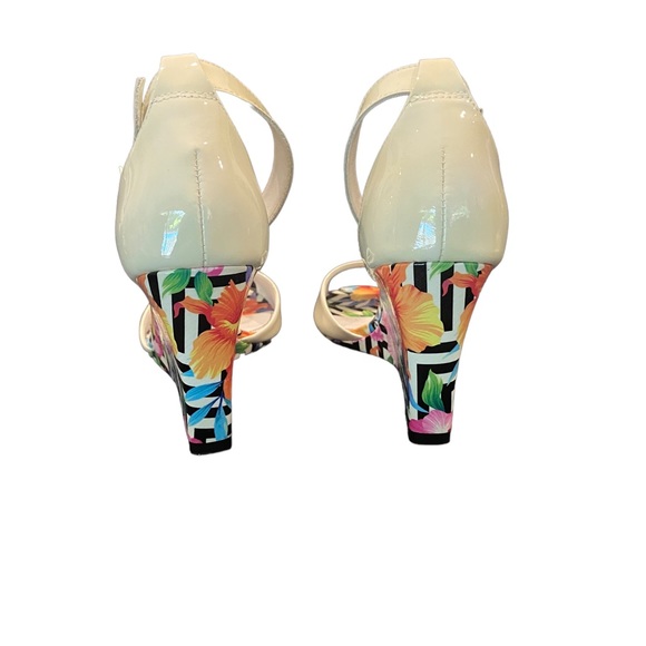 Cream & floral peep toe wedge sandals. Excellent condition. Leather. Brazil - Picture 4 of 9